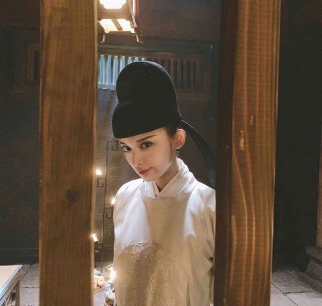 娜扎再发文回应被“袭胸”：我被保护很好 拍摄顺利