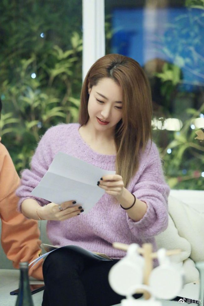 34岁白冰打约会电话耳朵都红了 都是孩子妈妈了却依旧羞涩