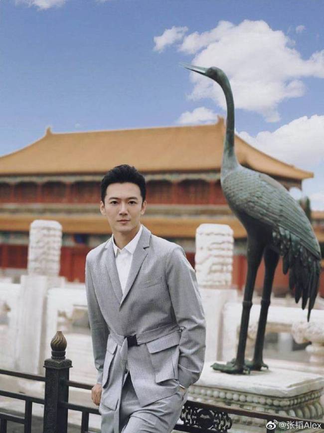 新面孔！龙洋张韬春晚主持首秀 你给打几分？