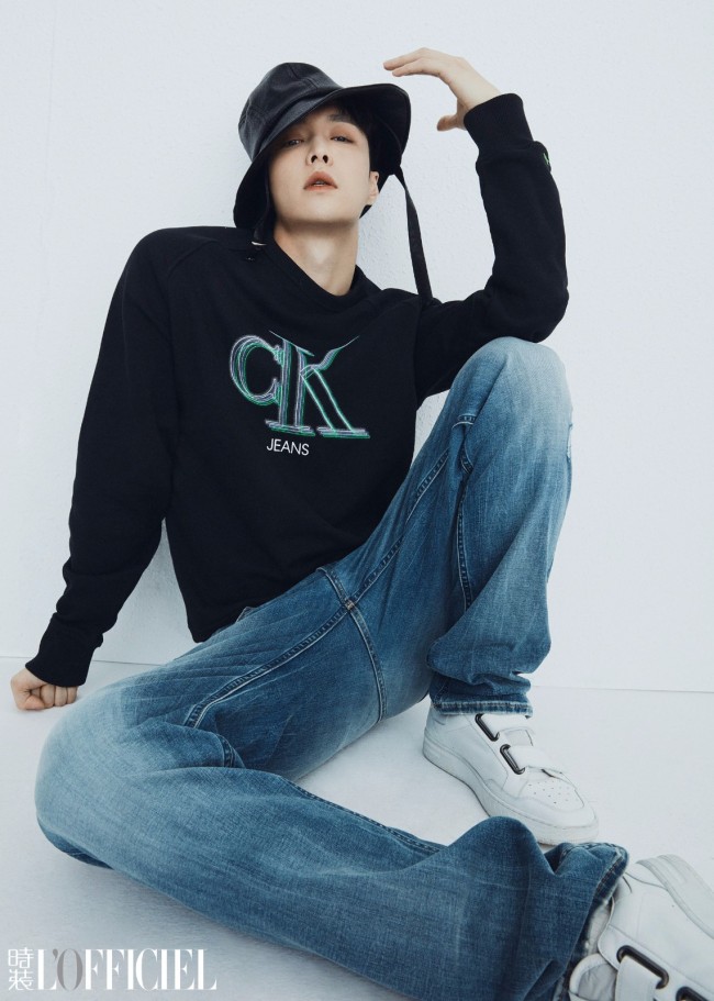 张艺兴时尚大片解锁开季封面 低调“炫腹”展不羁魅力