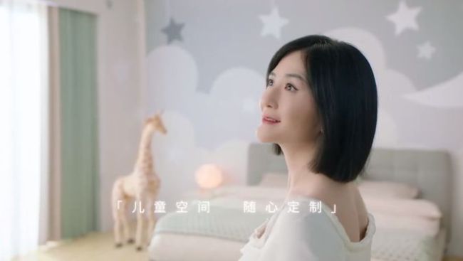 赚奶粉钱谢娜挺孕肚拍广告穿宽松连衣裙孕味足