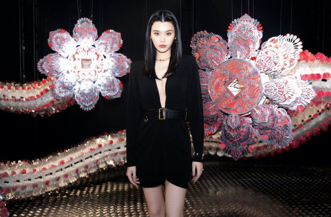 奚梦瑶开启人生新篇章 家庭事业两不误