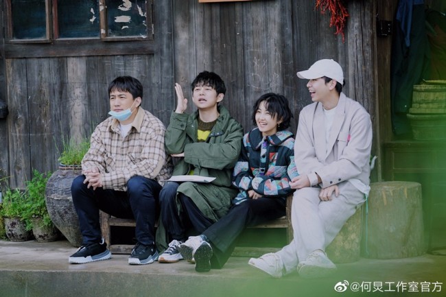 何炅主持《创造营2021》宁静夸何炅有很帅的脖子