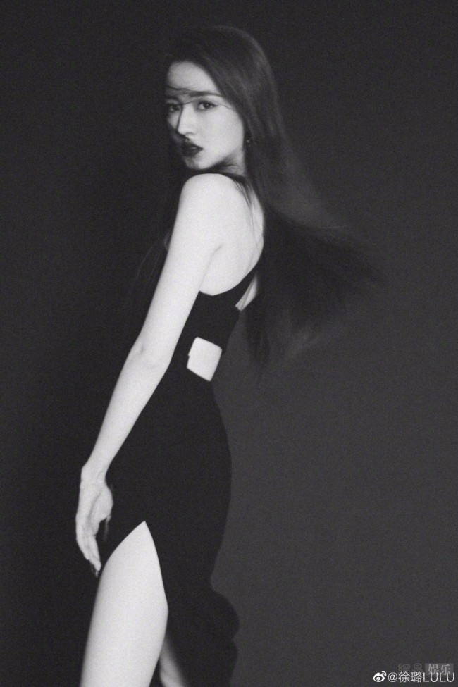 性感撩人！徐璐穿绑带黑裙尽显凹凸身材