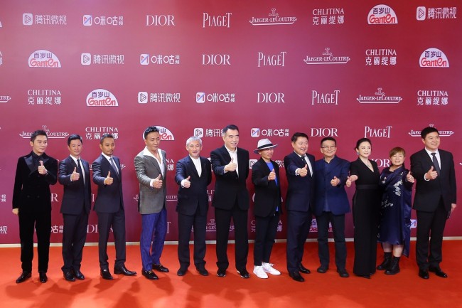 电影《中国医生》《长津湖》剧组亮相上影节红毯