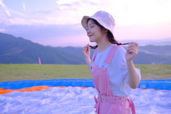 赖美云专辑同名曲《出发，地平线！》MV上线 和少女一起勇敢冒险