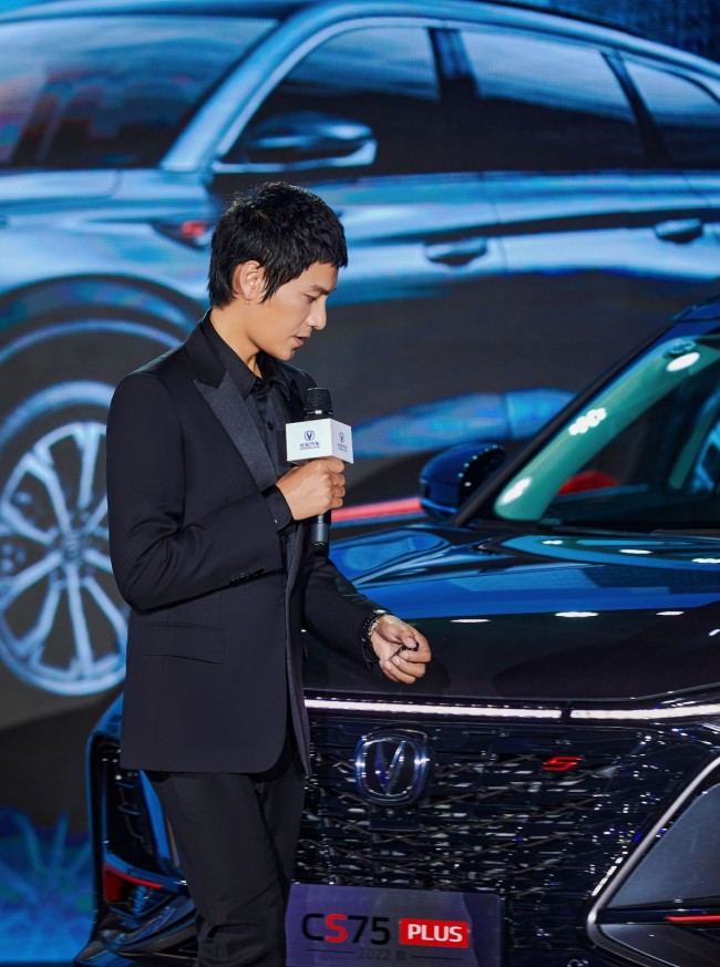 陈坤出席品牌发布会 自我超越不止于前