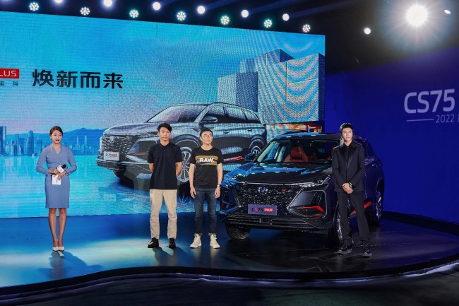 陈坤出席品牌发布会 自我超越不止于前