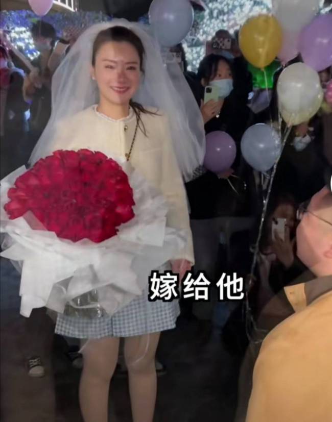 300斤网红*游乐场求婚 白富美老婆疑似怀孕 