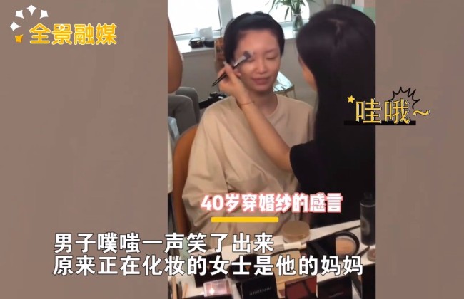 妈妈太年轻了 儿子陪妈妈拍婚纱照被误认成情侣