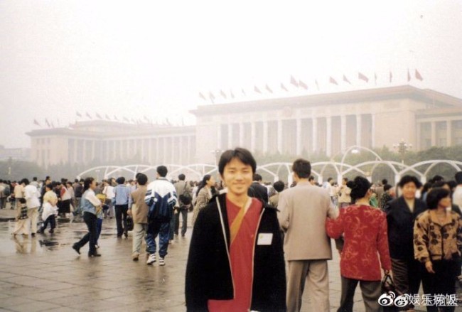 当年就是好少年！王祖蓝晒25年前后天安门游客照