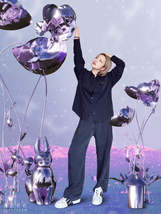 周扬青成“美颜相机颜宇宙特邀体验官” 在社交平台晒未来感大片