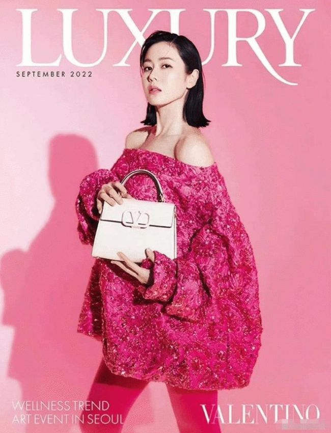 孙艺珍登韩国杂志封面 穿宽松上衣孕肚明显