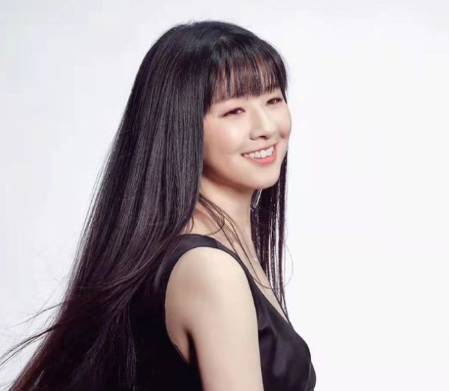 杨丽萍外甥女小彩旗发福得快认不出 在英国独居