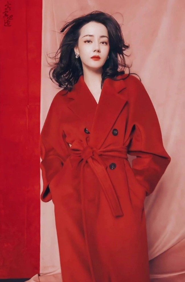 迪丽热巴三登精彩ok封面红裙好港风