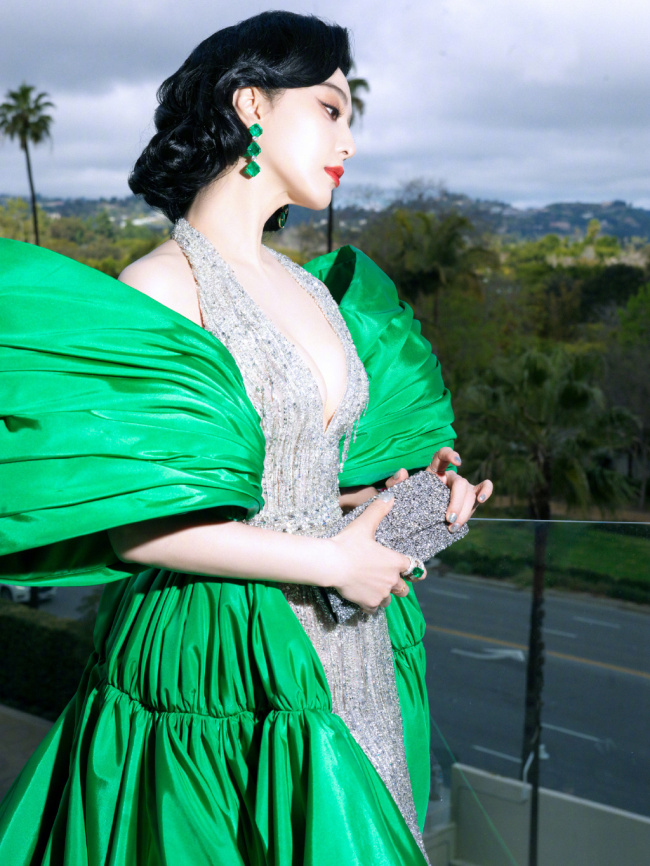 奥斯卡颁奖典礼 范冰冰罕见亮相依旧美得惊人