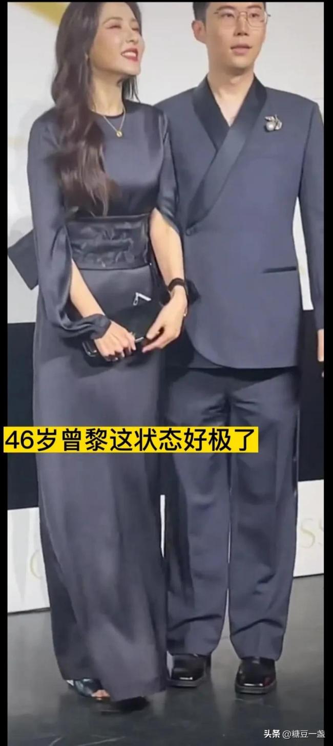  曾黎蓝色缎面长裙造型杀疯 不愧是是200年难遇的美女 