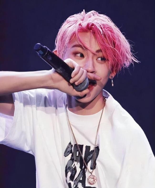 小鬼王琳凯道歉往车窗外丢烟头被拍发文道歉