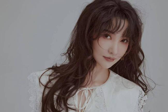 卢彩艺纯欲风写真曝光 《南洋女儿情》出演悲情女孩人生