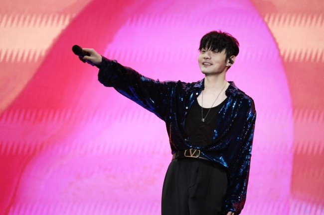 “纵横四海”打造视听盛宴 李荣浩巡演青岛站圆满落幕