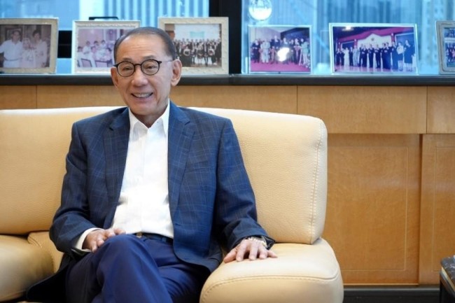 国庆档电影"神仙打架"!杨受成带领英皇电影蓬勃发展