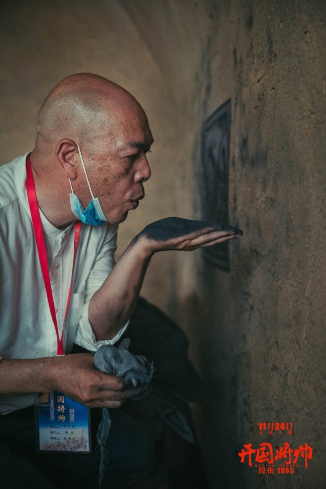 电影《开国将帅授衔1955》海报特辑双曝光 狠抠细节追忆先辈精神