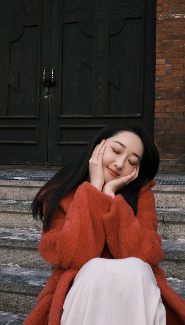 手机壁纸图片大全女性 529f8e58-cf59-4476-b105-5a0709feffa7.jpg