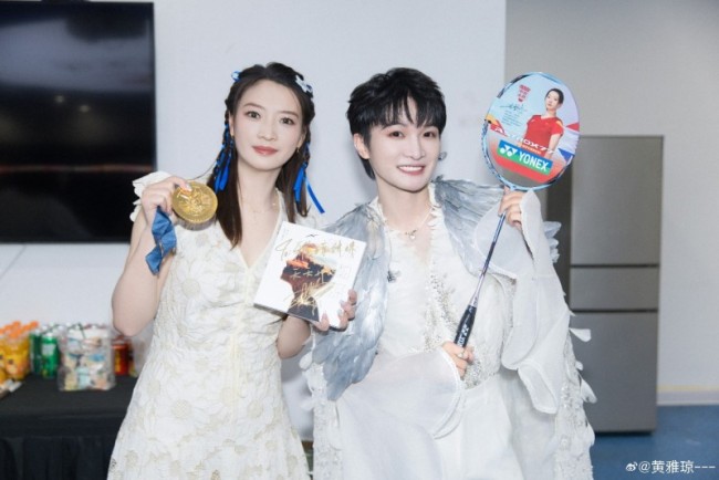 周深演唱会南京场火热氛围再升级 奥运冠军黄雅琼惊喜现身