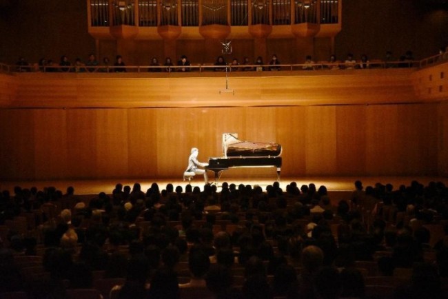 李云迪札幌站压轴日本巡演再现莫扎特经典魅力 新加坡站将启续写精彩乐章