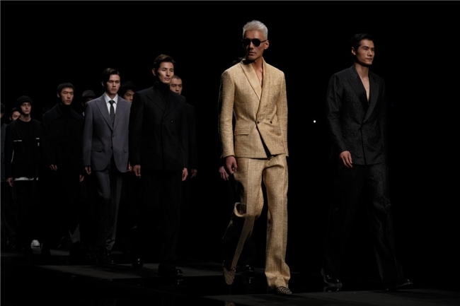 胡兵助阵中国国际时装周  携手新生代设计师共绽光彩