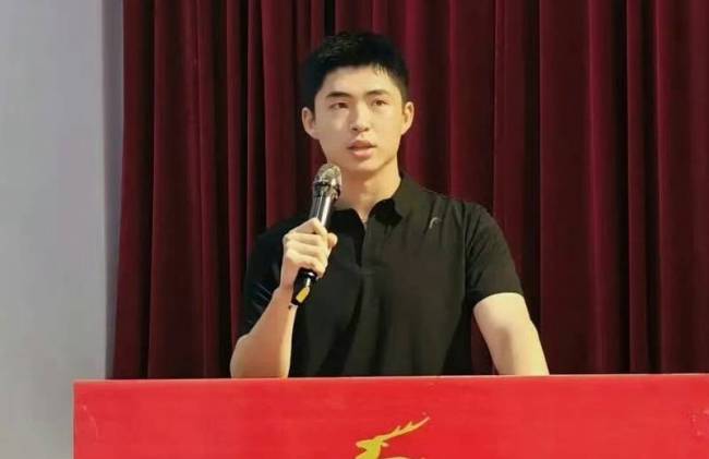 杨采钰现任男友身份疑曝光！年轻帅气又多金