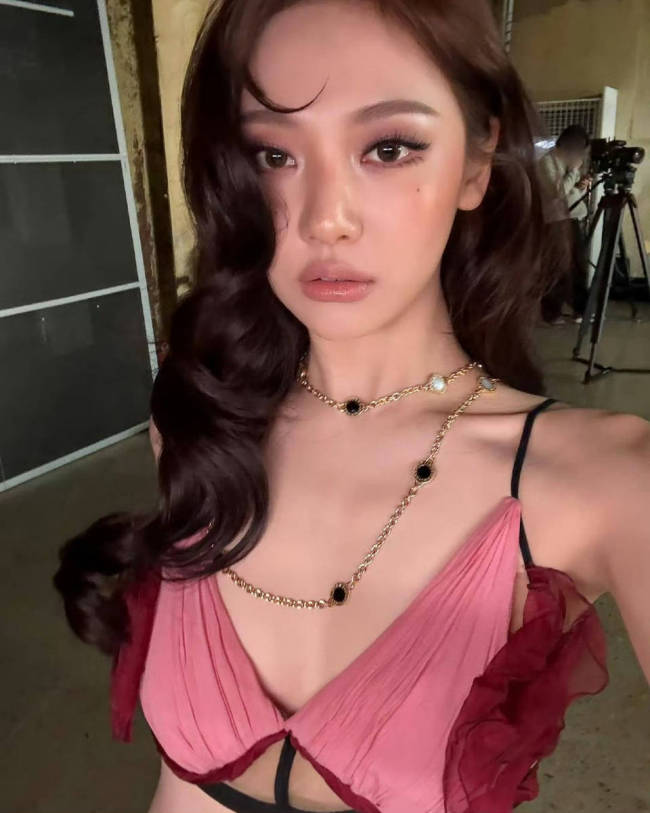 Aespa成员宁艺卓晒素颜健身照 锻练瑜伽展露好体魄