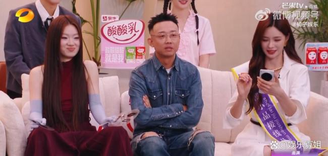 单依纯疯了 新风格挑战引发热议