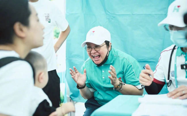 韩红发长文聊对公益的坚持：虽累但我从未动摇