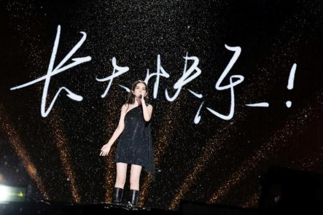 Ella陈嘉桦超高人气斩获最受欢迎女歌手 生日宠粉许愿或巡演将近