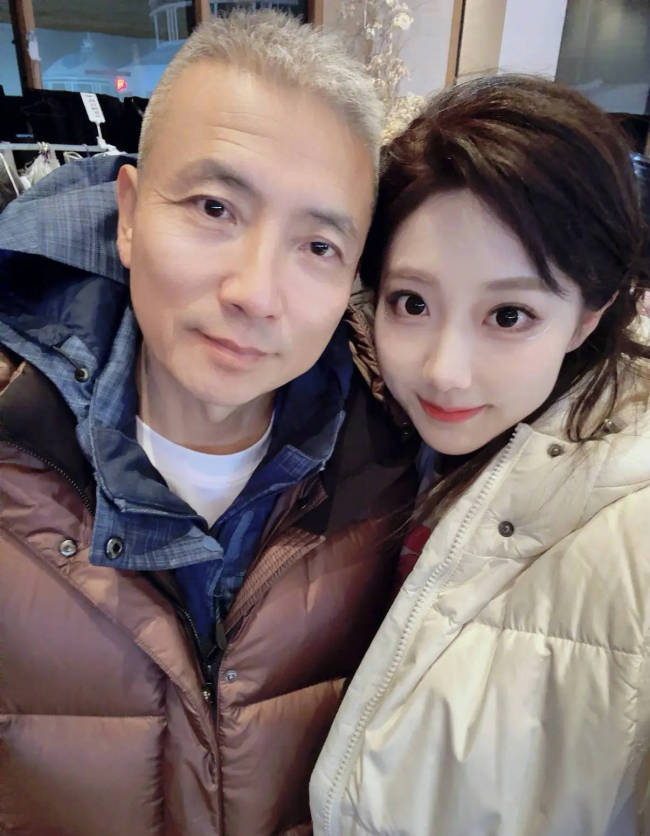 李艺彤透露爸爸在张艺谋新剧当群演