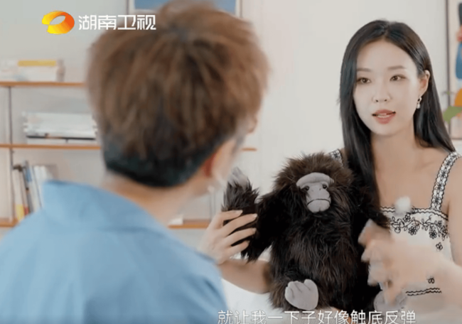 管乐回应与王皓分手 称自己在恋爱中不是很理智