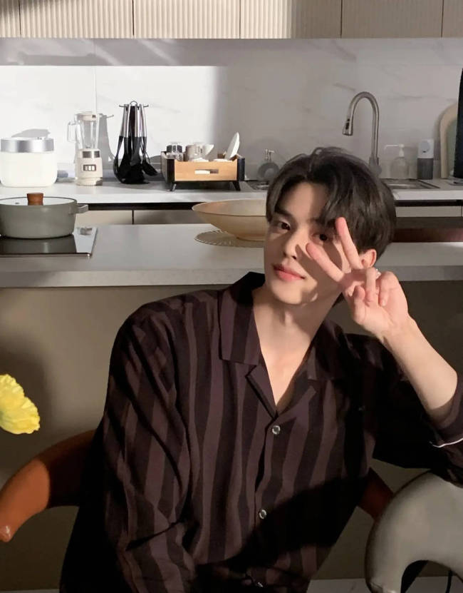 韩国演员宋江更新健身照！肩膀宽肥头大面变丑了