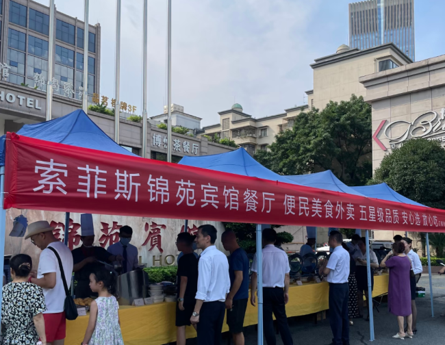 被逼急的五星级酒店，做了违背祖宗的决定