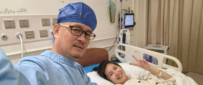 “光头李进”终于当爸！小25岁娇妻为他诞下儿子