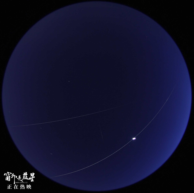 豆瓣8.6高分认证！《窗外是蓝星》以极致真实定义年度银幕奇迹