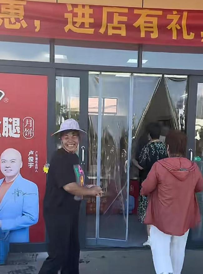 全红婵爸妈开店低调欢迎搭客