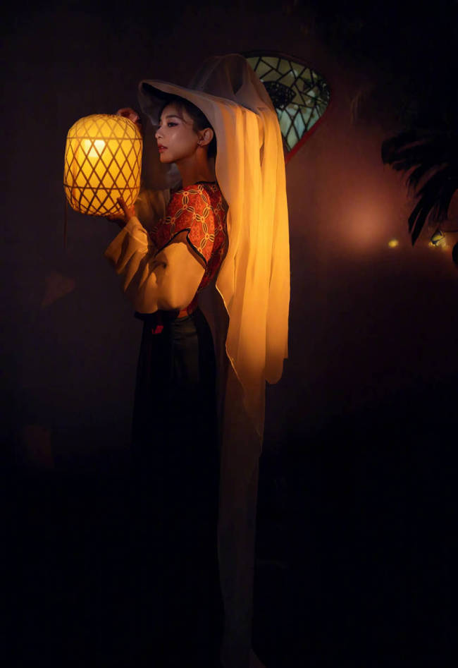 黄圣依穿汉服尽显古韵风采！气质温婉灵动美貌迷人