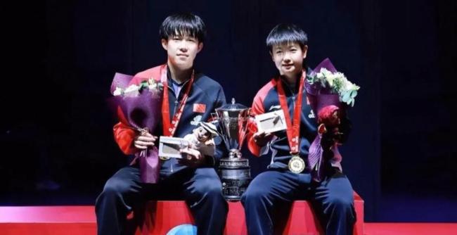 孙颖莎又把毛巾拿错了!网友:两人同步得能去跳水队了