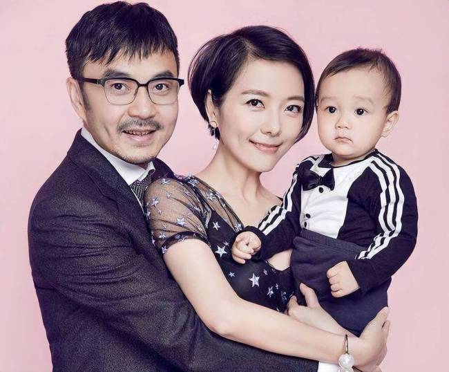 杨乐乐回应独自住院汪涵没在：出差突发健康问题