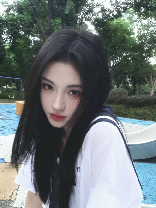 鞠婧祎晒平日随拍清纯温婉 回眸含笑仙女感悉数