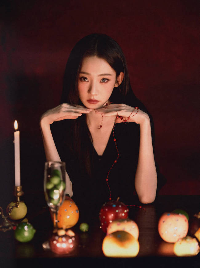 张艺凡玄色系服装搭配芒刃 绽放猛烈与目田之好意思