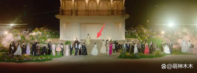 钟楚曦站位风波后首现身,气质优雅眼睛疑似肿了,评论区已彻底沦陷 C位争议引热议