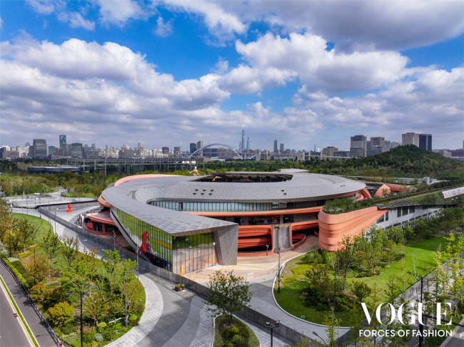 2025VOGUE时尚之力盛会： 百花齐放序新章