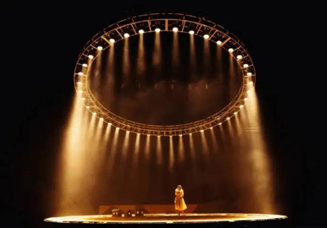 黄磊微信名叫多妹弟爸 头像还是妻子的话剧的剧照